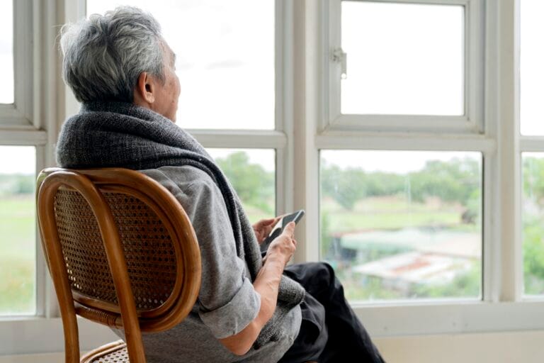 깜빡하는 부모님의 기억력, 단순 노화일까요? ‘치매검사’로 소중한 기억을 지켜주세요